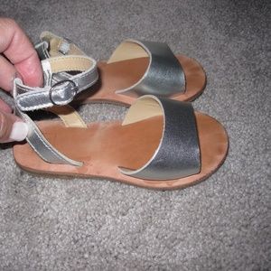*EUC* Janie&Jack Silver leather sandal sz 6